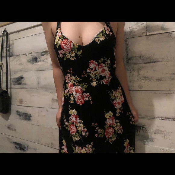 Forever 21 Dresses & Skirts - 💚5/25$ Forever 21 - Long Black Floral Maxi Dress